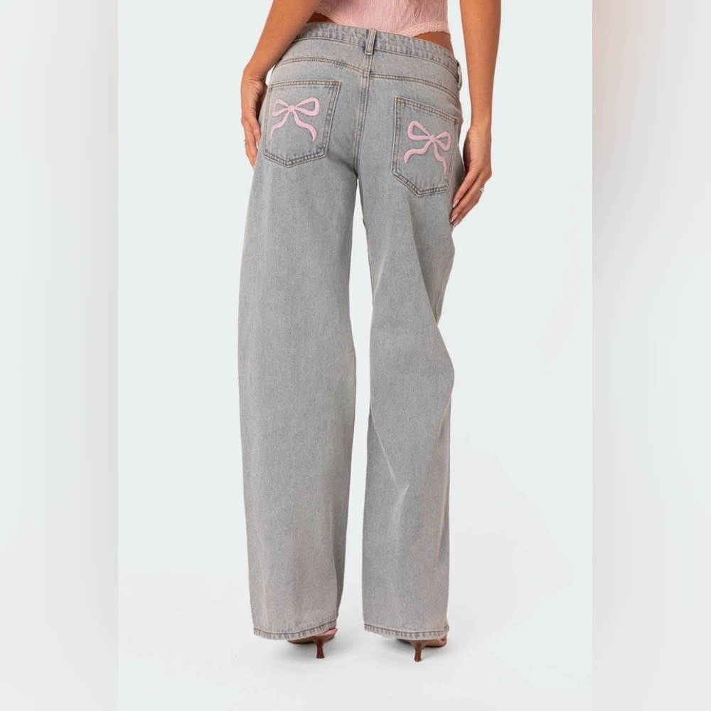 NWT Edikted Size XL Women's Light Gray Jeans with Pink Bow Accents